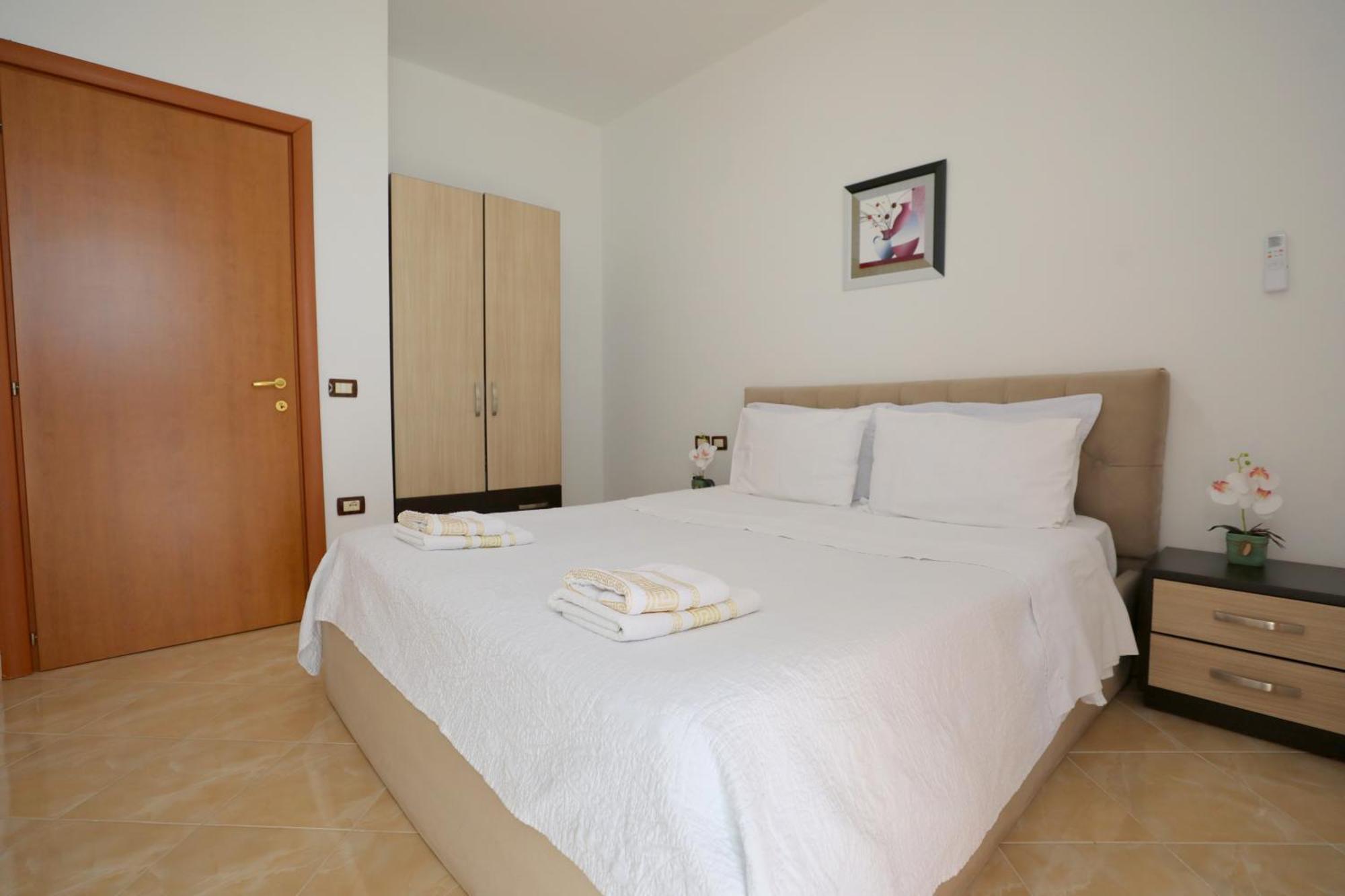Blue Bay Apartments Sarandë Exterior foto